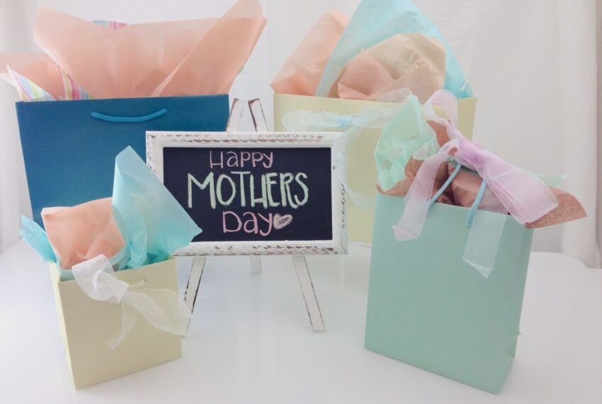 Mother’s Day is an exciting time for Splash Packaging because our colorful stock packaging comes out to shine!