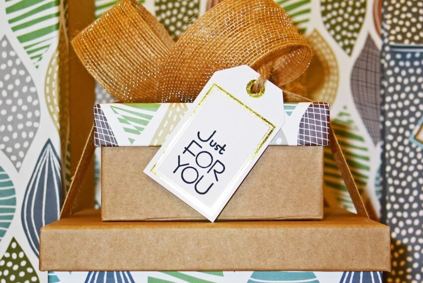 Boost Your Holiday Retail Sales with Curated Gift Boxes!