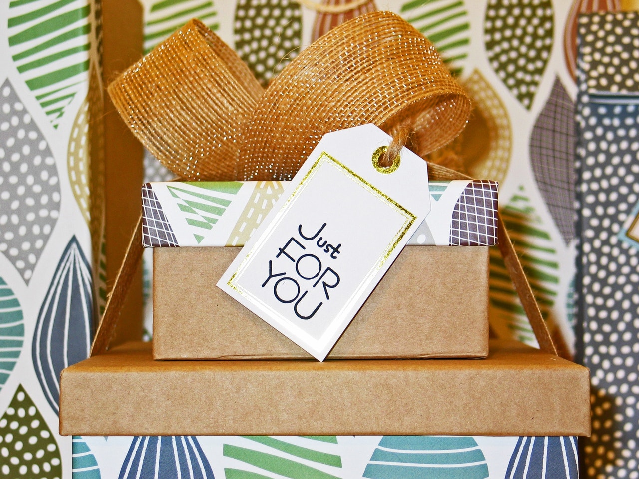 Boost Your Holiday Retail Sales with Curated Gift Boxes!